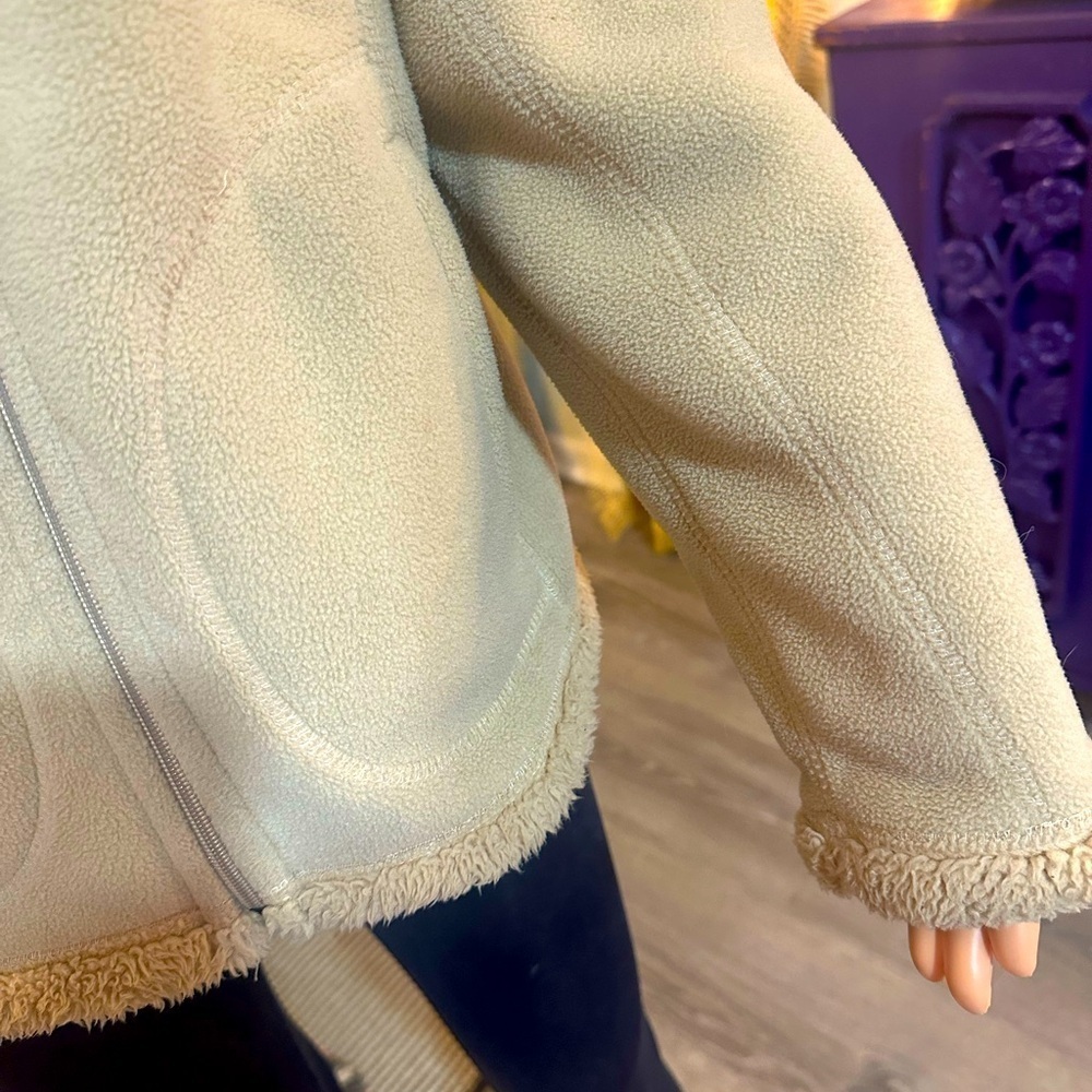 Tan Reversible fuzzy jacket sz M - Picture 6 of 9